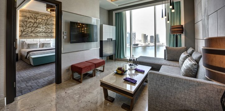 executive-suite-living-area-pullman-dubai-downtown-2